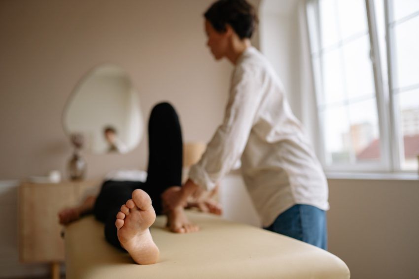 Quel est le risque de lombalgies communes lié à l’activité professionnelle chez les masseurs-kinésithérapeutes ?