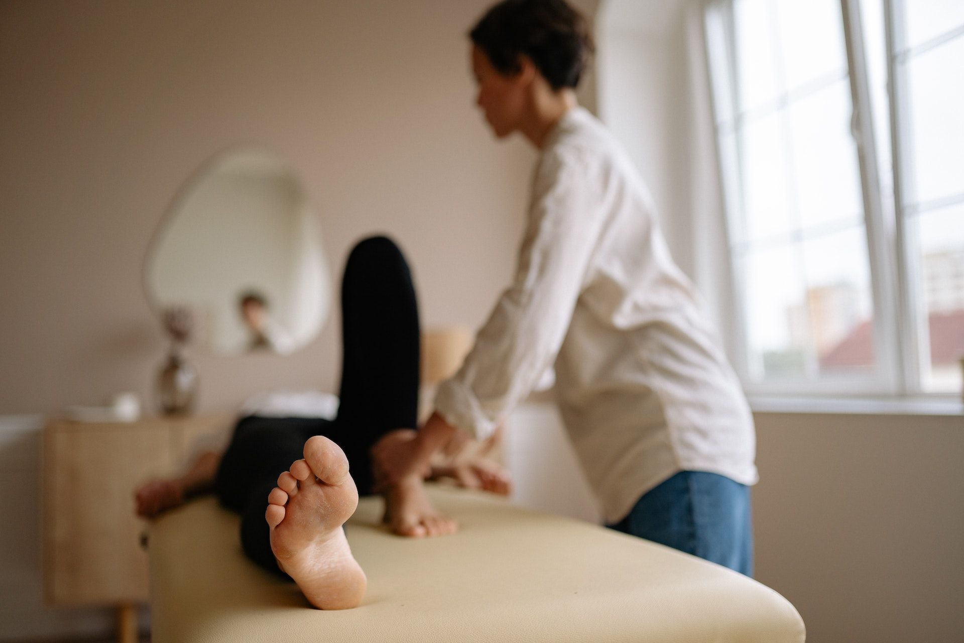 Session of a masseur-physiotherapist